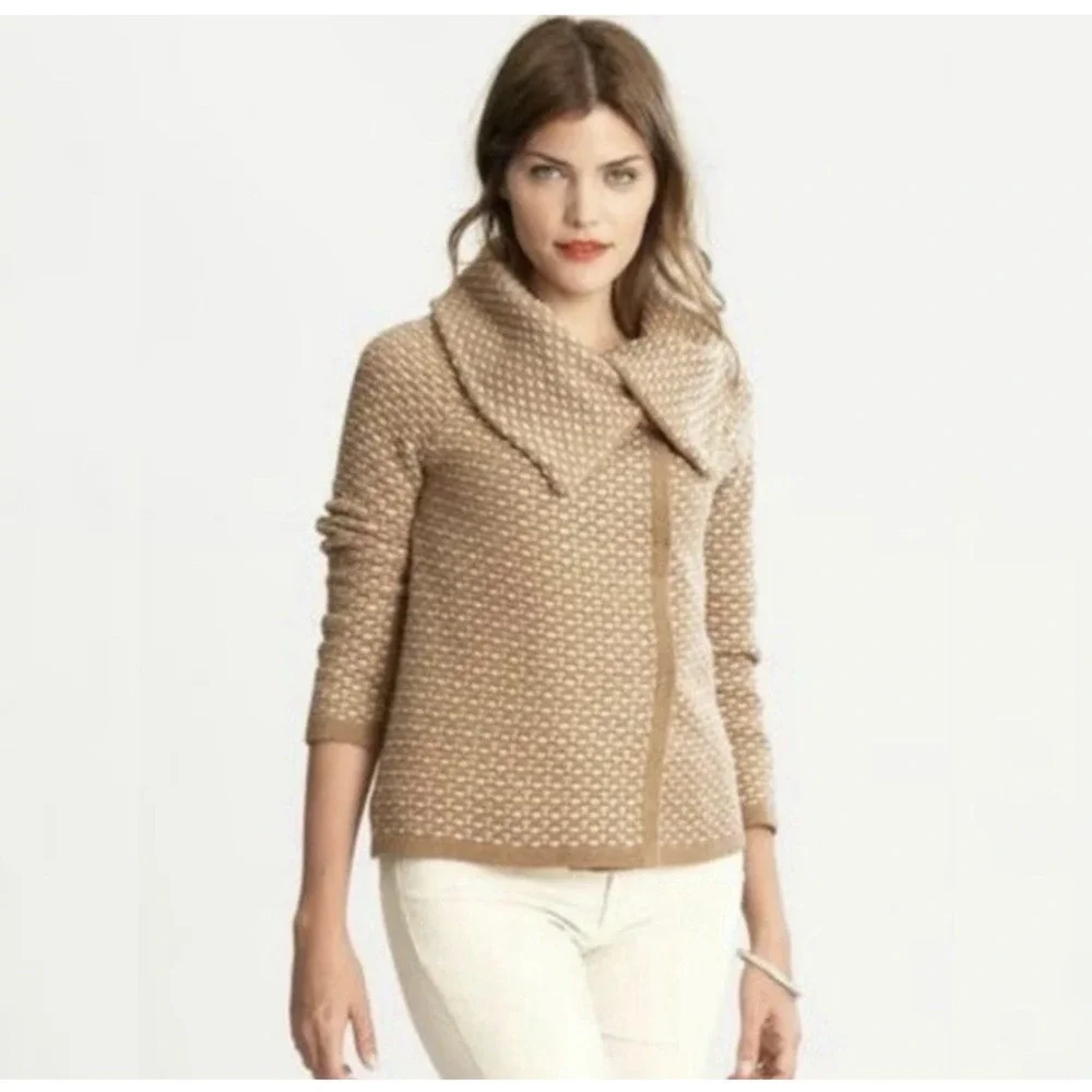 BANANA REPUBLIC SWEATER M ITALIAN Wool Blend Shawl Collar Camel Cream Cardigan